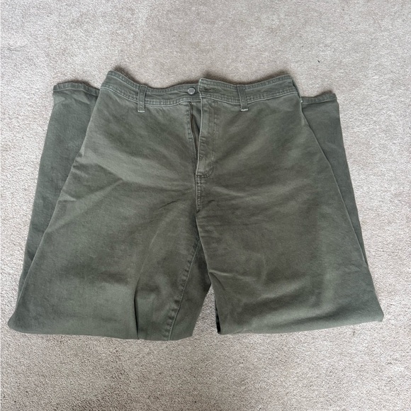 Universal Thread women’s high rise, wide leg olive green ankle pants size 10 - Picture 3 of 6